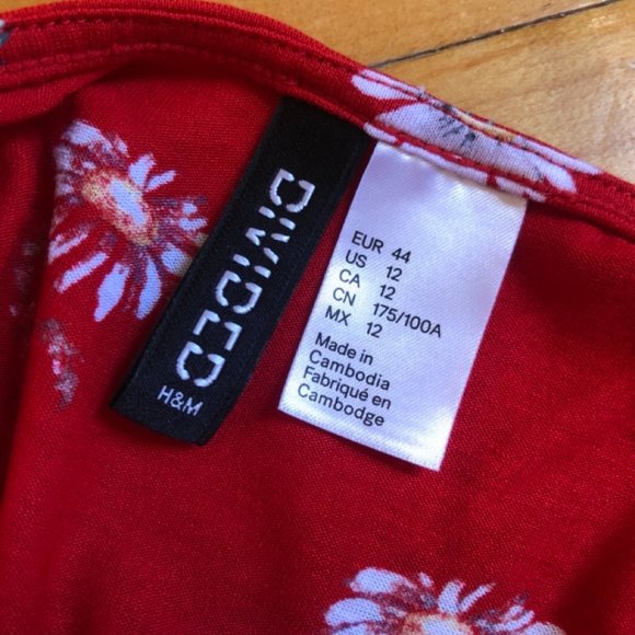 Red Daisy pattern Swing Dress - Picture 7 of 7